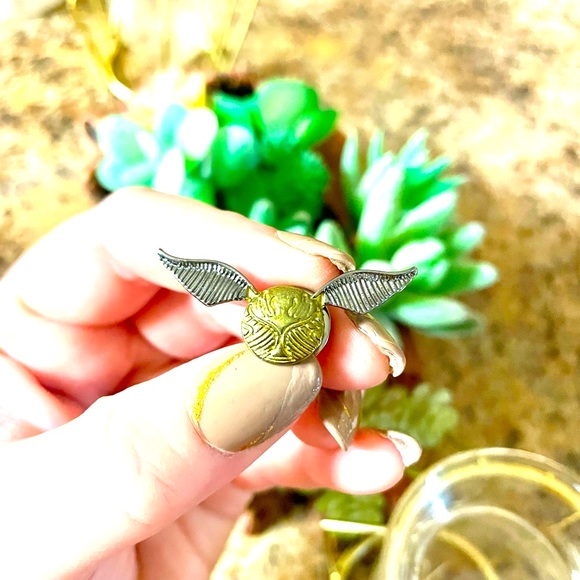 Golden Snitch Pin - Picture 4 of 5